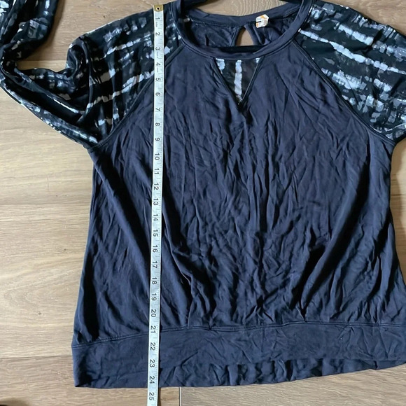 Lucy Be Still Long Sleeve Top Size Large - Picture 9 of 10